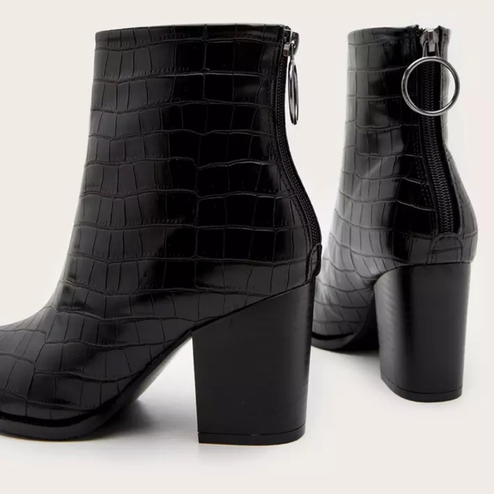 PREORDER! Black Crocodile Animal Western Booties - Picture 6 of 13